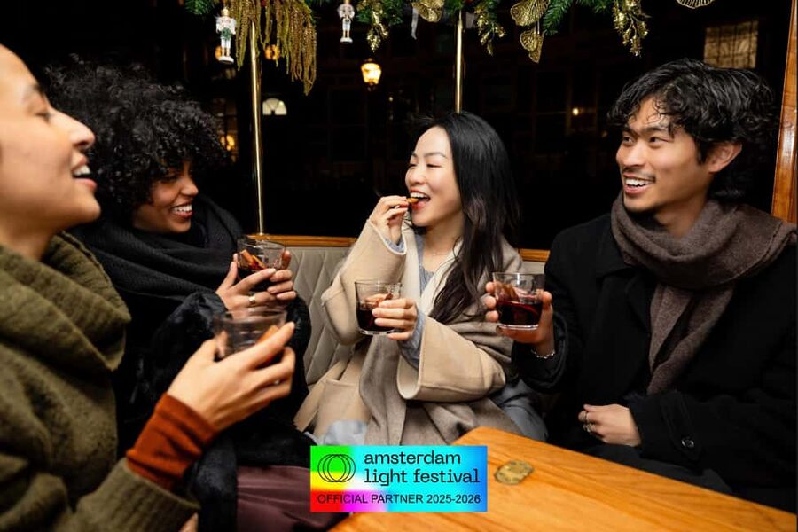 Amsterdam: Light Festival Heated Cruise with Drinks & Snacks - The guide can shape the whole evening