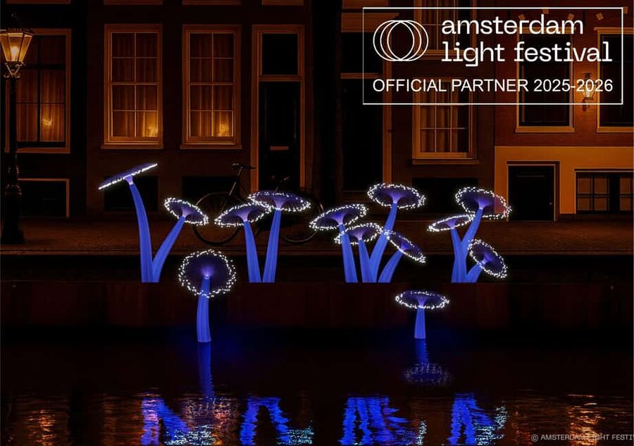 Amsterdam Light Festival Live Commentary & Optional Drinks - Along the Amstel to Magere Brug
