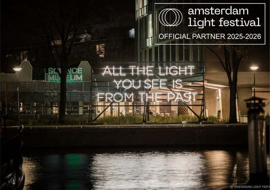 Amsterdam Light Festival Live Commentary & Optional Drinks - Seeing the remaining artworks from the water