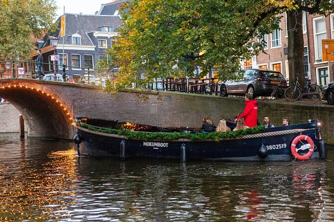 Amsterdam: Light Festival Open Boat - Unl. Drinks Option - Magere Brug and the stories behind it