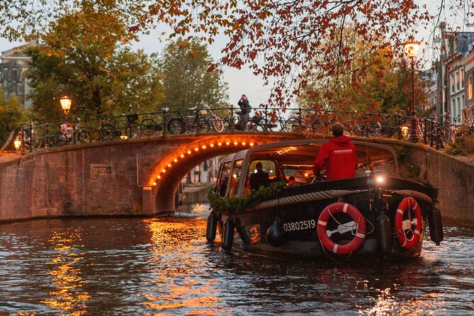 Amsterdam: Light Festival Open Boat - Unl. Drinks Option - Mokumboot and the city’s self-drive canal culture