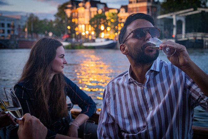 Amsterdam Light Festival Private Cruise With Welcome Drink - What the private format is worth