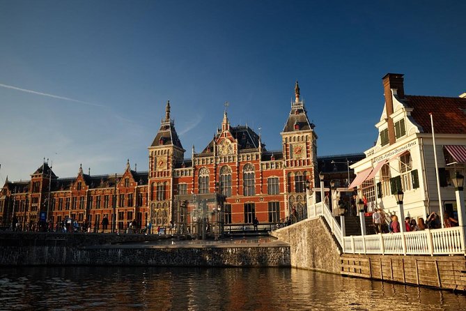 Amsterdam Light Festival: Saloon Boat Cruise + Hot Drinks & Bite - Staying warm under a covered roof