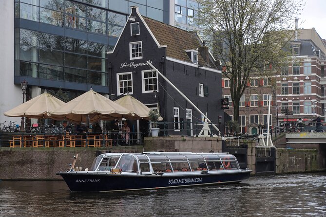 Amsterdam Live Guided Sightseeing Canal Cruise - What the live commentary is really worth