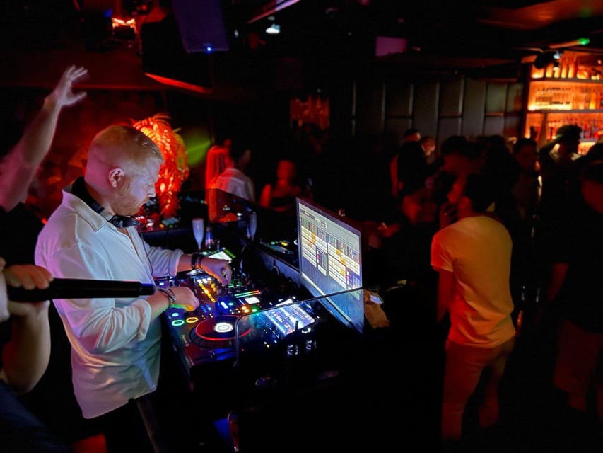 Amsterdam: Ludwig's Halloween Pub Crawl with VIP Club Entry - More than five stops, with a different rhythm at each