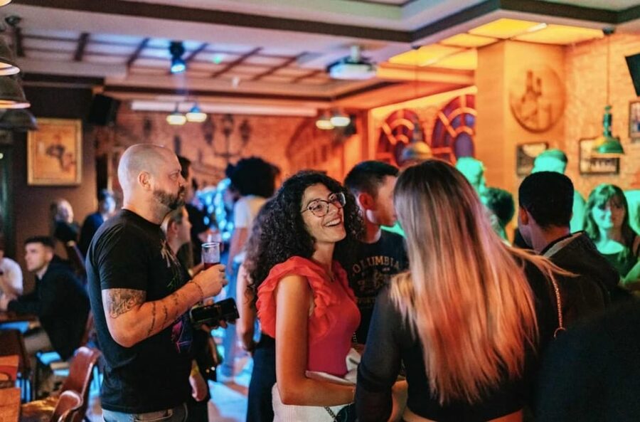 Amsterdam: Ludwig's Red Light Pub Crawl with VIP Club Entry - Karaoke, pool, and the final club