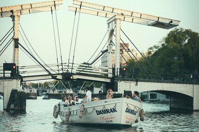 Amsterdam: Luxury Boat Cruise Unlimited Cocktails, Beers & Wines - Live commentary, with the right expectations