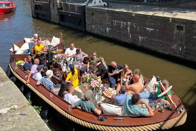 Amsterdam Luxury Boutique Boat tour with Unlimited Beer and Wine - What the open bar really means for value