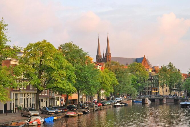 Amsterdam Luxury Canal Cruise + Unlimited Drinks & Bites option - Key points to know before booking