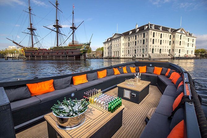 Amsterdam Luxury Canal Cruise + Unlimited Drinks & Bites option - How much guiding will you get?