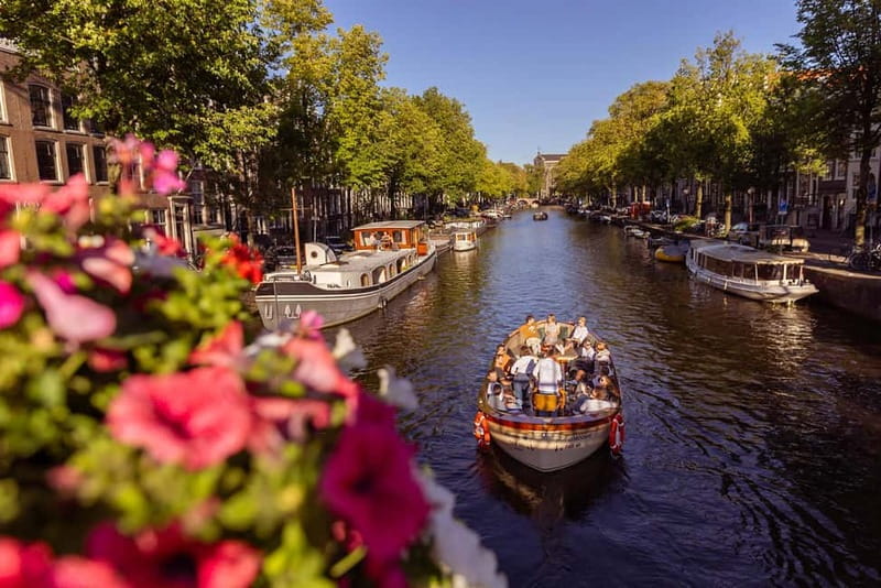 Amsterdam: Luxury Canal Cruise with Optional Snacks & Drinks - Key points to know before booking