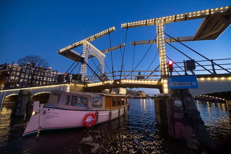 Amsterdam: Luxury Canal Cruise with Optional Snacks & Drinks - Seven Province Houses and the Amstel River