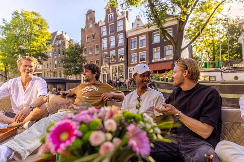 Amsterdam: Luxury Canal Cruise with Optional Snacks & Drinks - The guide and skipper make the difference