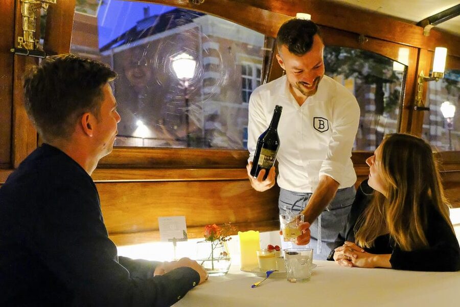 Amsterdam: Luxury Saloon Boat Cruise with 3-Course Dinner - A canal cruise built around dinner