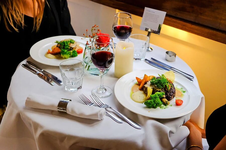 Amsterdam: Luxury Saloon Boat Cruise with 3-Course Dinner - Dinner choices that suit different appetites
