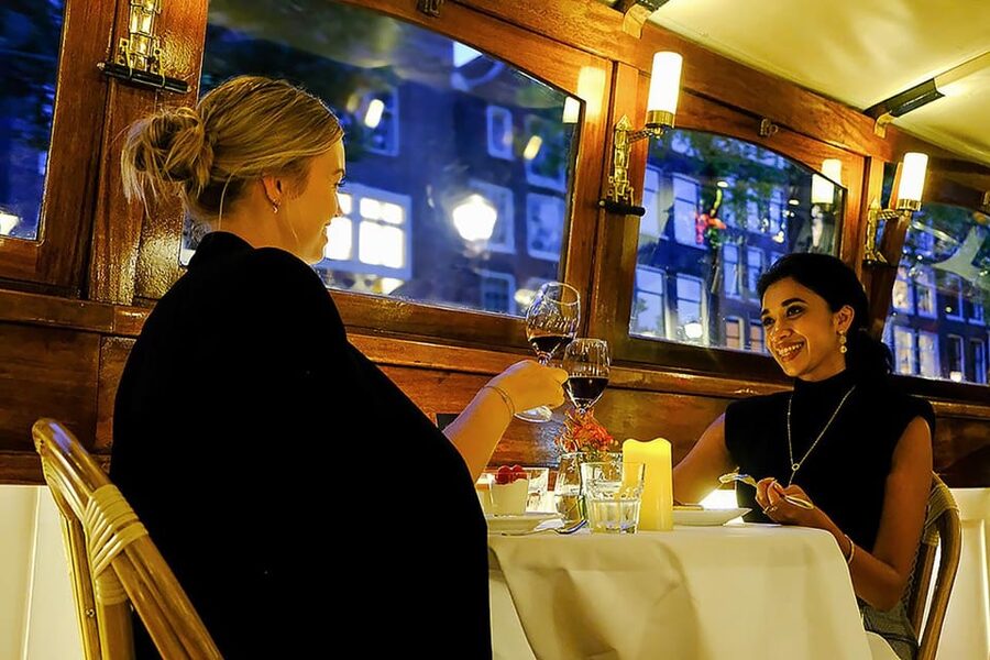 Amsterdam: Luxury Saloon Boat Cruise with 3-Course Dinner - Seeing Amsterdam from the UNESCO canal center