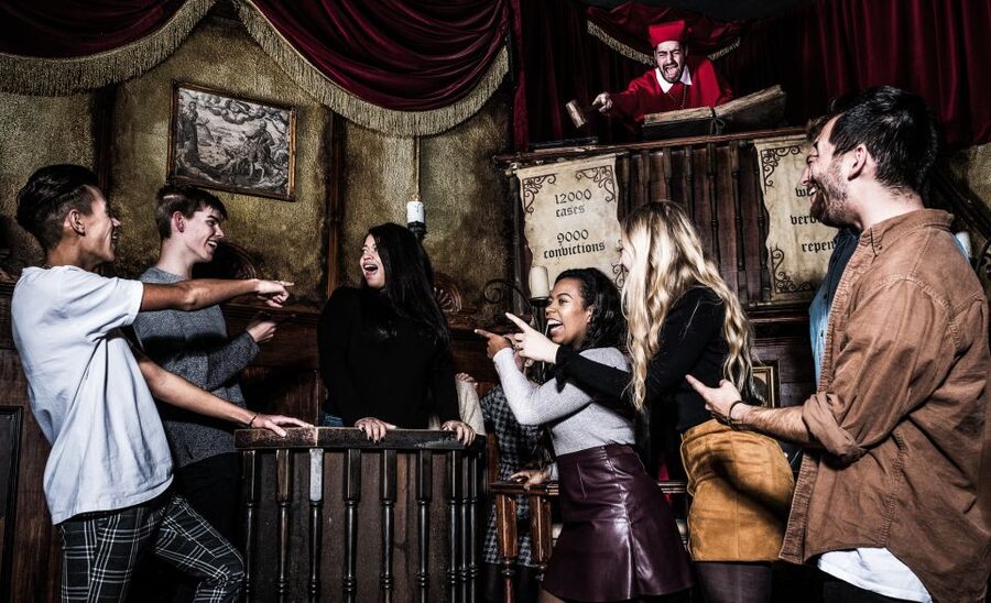 Amsterdam: Madame Tussauds & Amsterdam Dungeon Combo Ticket - Start at The Amsterdam Dungeon for live scares