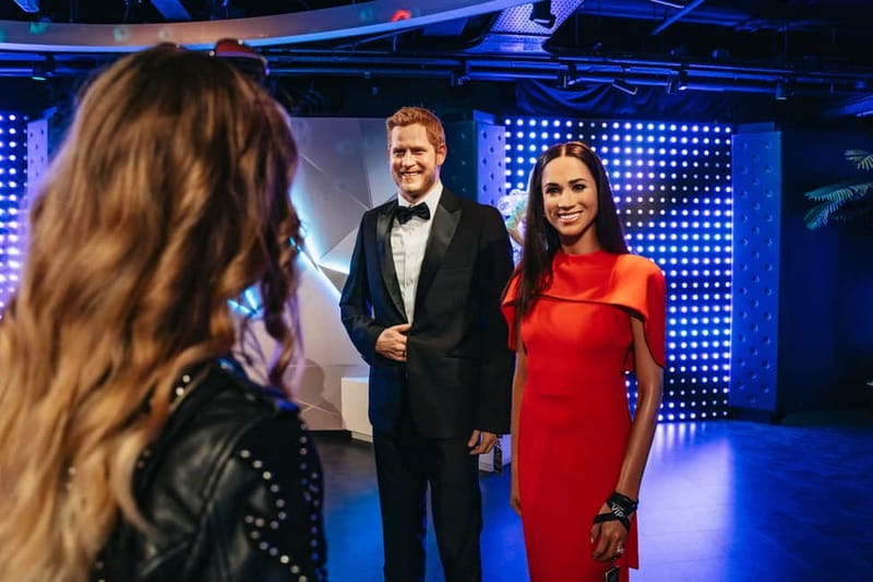 Amsterdam: Madame Tussauds Ticket - Handling crowds and photo stations