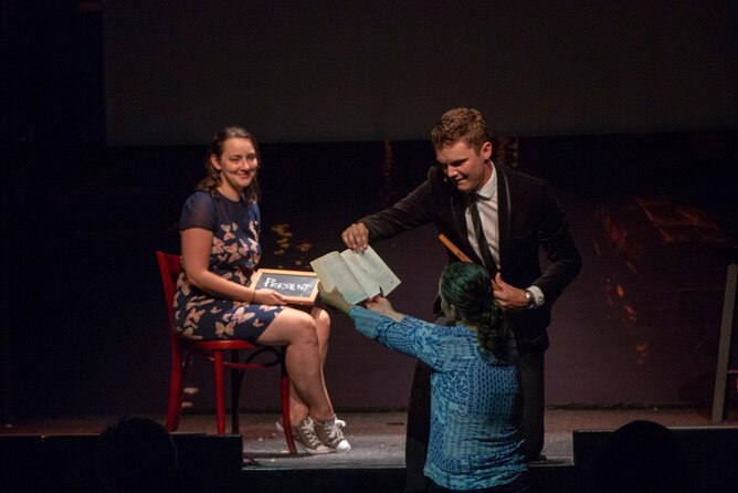 Amsterdam Magic Show: Things That Make You Go Huh - Small theater, direct audience contact