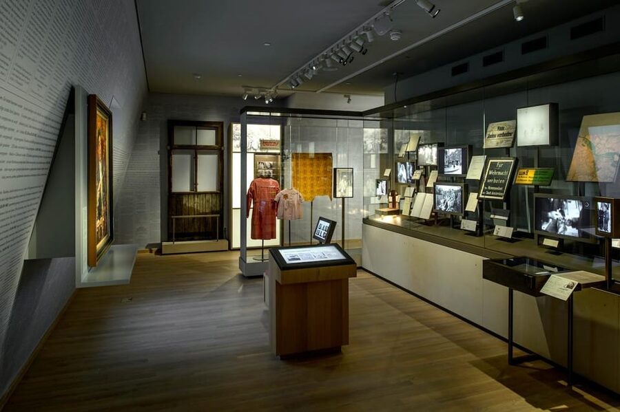 Amsterdam: National Holocaust Museum Entry Ticket - The Hollandsche Schouwburg memorial