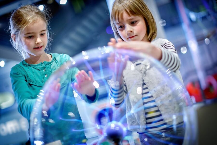 Amsterdam: NEMO Science Museum Ticket - The Chain Reaction, NEMO’s liveliest performance