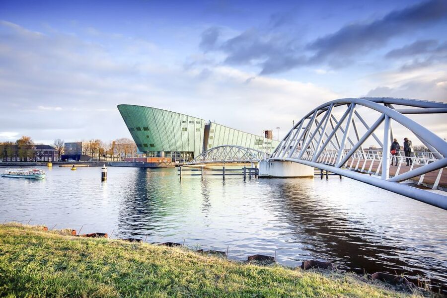 Amsterdam: NEMO Science Museum Ticket - Videos and demonstrations add context