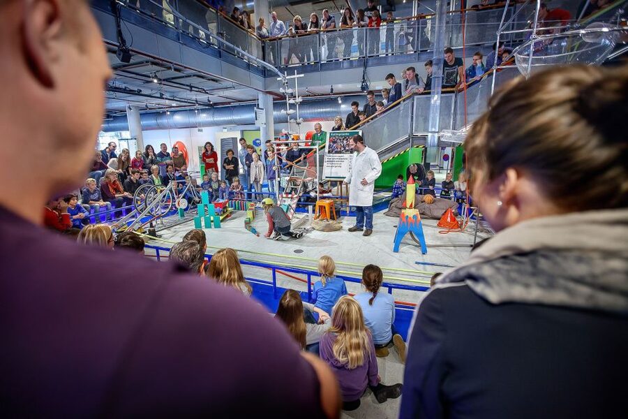 Amsterdam: NEMO Science Museum Ticket - The first exhibits: science you can feel and test