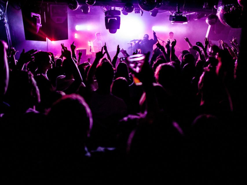 Amsterdam: Nightlife Ticket with Champagne and Cruise - Choosing among more than 20 clubs and bars