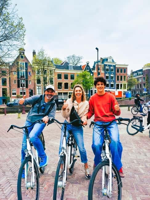 Amsterdam: Off the Beaten Path Bike Tour in French - Remembering Anne Frank and Amsterdam’s Jewish history