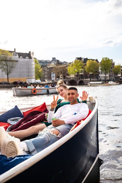 Amsterdam:Old City Canal Cruise with Live Guide and Open Bar - Why Amsterdam’s canals are best seen from a low boat