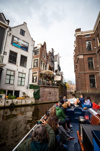 Amsterdam:Old City Canal Cruise with Live Guide and Open Bar - Westerkerk, the Jordaan, and Anne Frank House views
