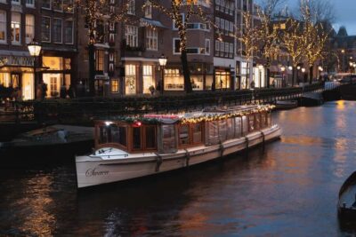 Open Boat Cruise option Unlimited Drinks & Bite