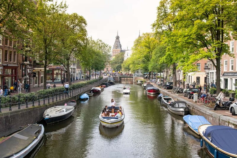 Amsterdam: Open Boat Tour of Canals with Expert Local Guide - Why Amsterdam makes sense from an open boat