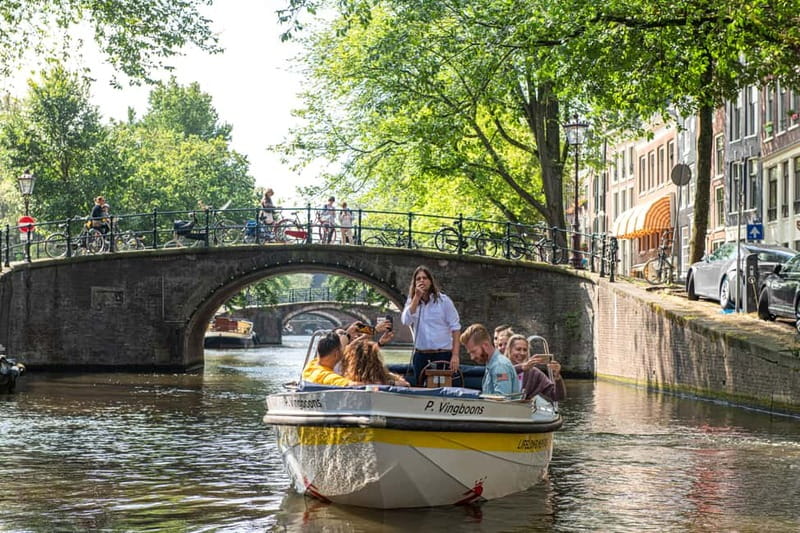 Amsterdam: Open Boat Tour of Canals with Expert Local Guide - What the one-hour route shows you