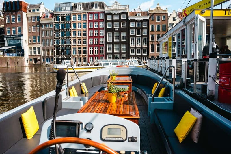 Amsterdam: Open Boat Tour of Canals with Expert Local Guide - Who should book this cruise?
