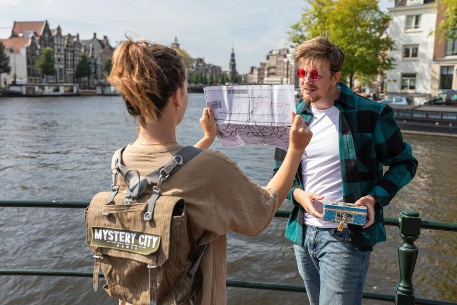 Amsterdam: "Operation 45 " Treasure Hunt Walking Tour - Starting at the secret headquarters on Zwanenburgwal