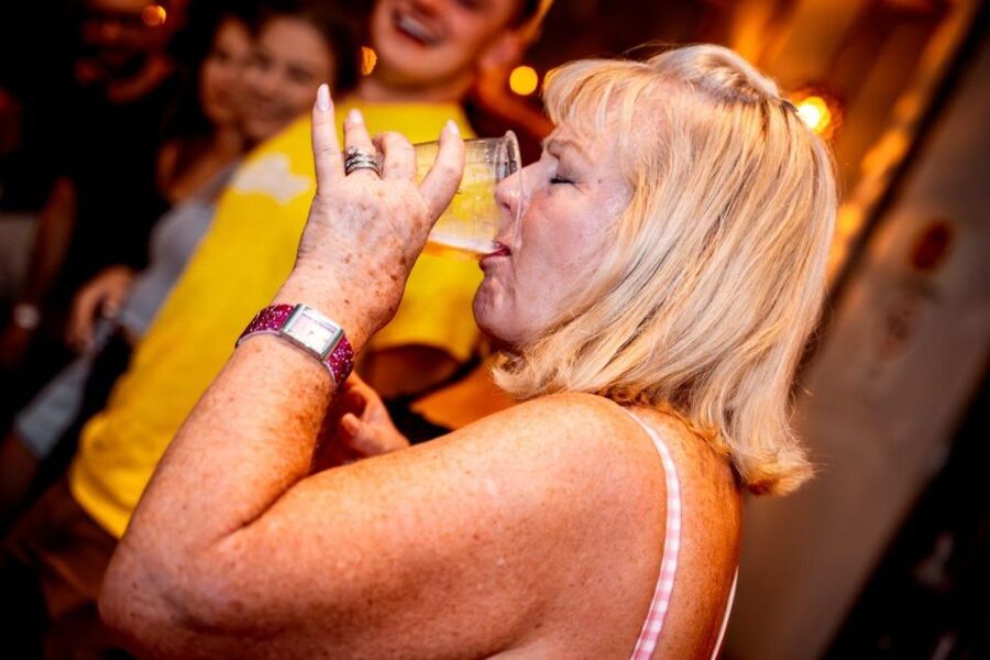Amsterdam: Original Pub Crawl Party with VIP Entrance - VIP club entry at the end of the night