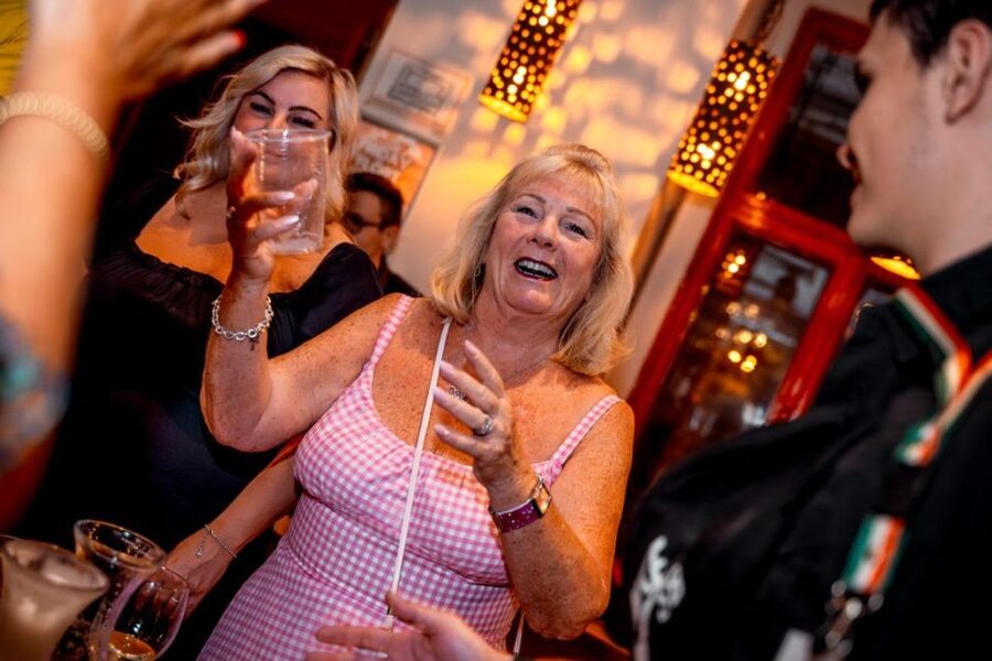 Amsterdam: Original Pub Crawl Party with VIP Entrance - The guides make or break the night