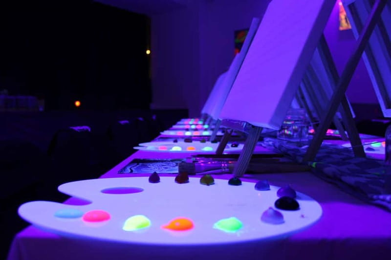 Amsterdam: Paint and Sip in the Dark at Rembrandt van Wine - Who Will Enjoy This Most