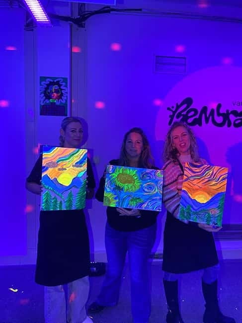 Amsterdam: Paint and Sip in the Dark at Rembrandt van Wine - Choosing a Template When Your Mind Goes Blank