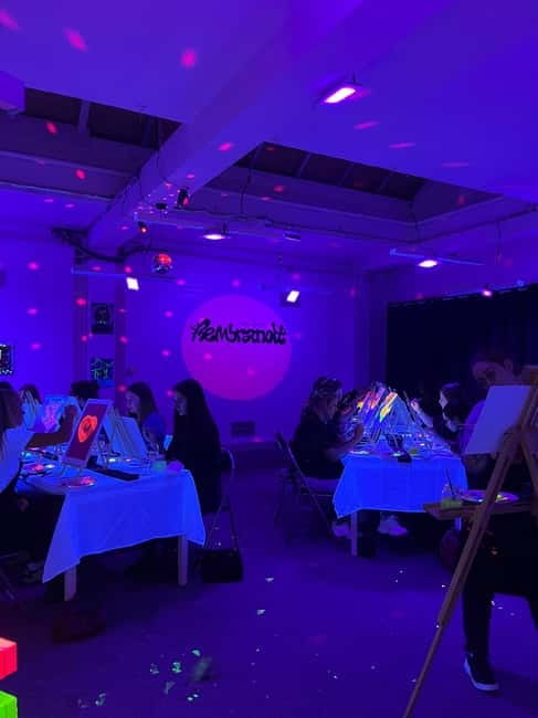 Amsterdam: Paint and Sip in the Dark at Rembrandt van Wine - Drinks, Social Energy, and the Two-Hour Pace