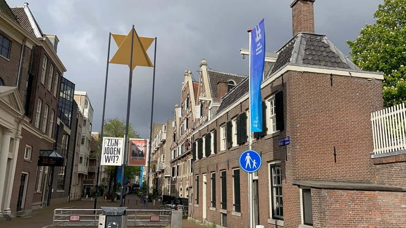 Amsterdam: Private Anne Frank and Jewish History Tour - Entering the Anne Frank House, or using the virtual reality option