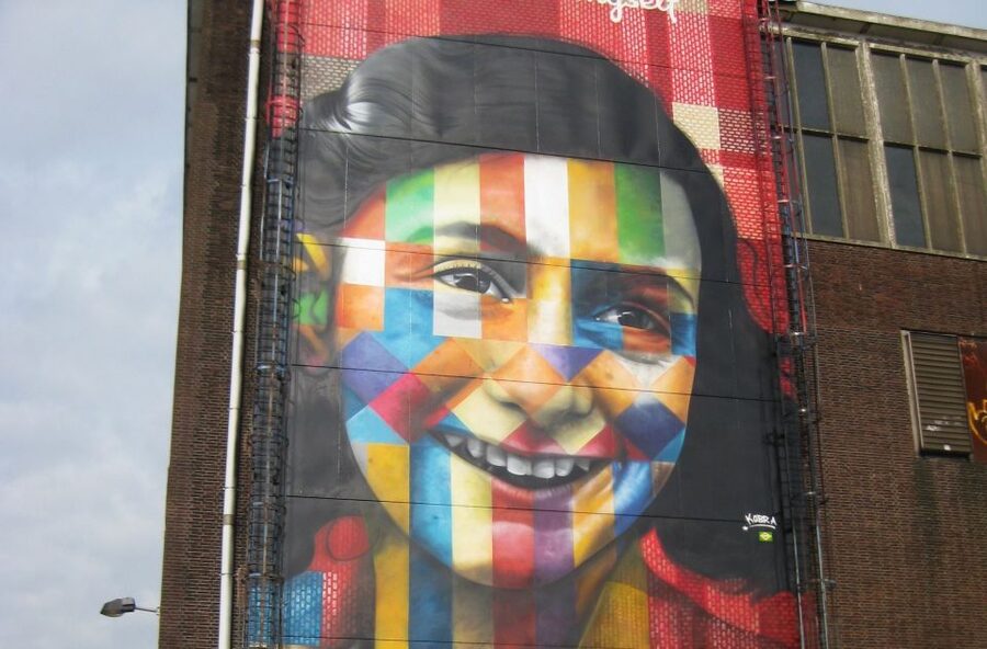 Amsterdam: Private Anne Frank and Jewish Quarter Tour - Nieuwmarkt and Lastage: the neighborhood behind the memorials