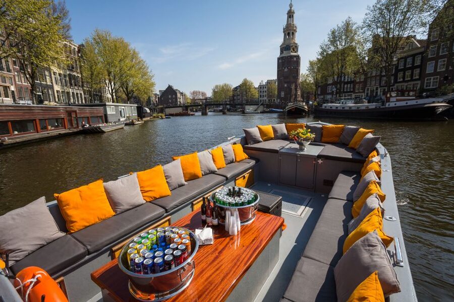 Amsterdam: Private BBQ Cruise with Personal Chef & Drinks - The first stretch along the Herengracht