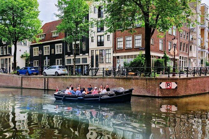 Amsterdam Private Canal Cruise – 90 Minutes through the Old City - Oude Kerk and the medieval canal network