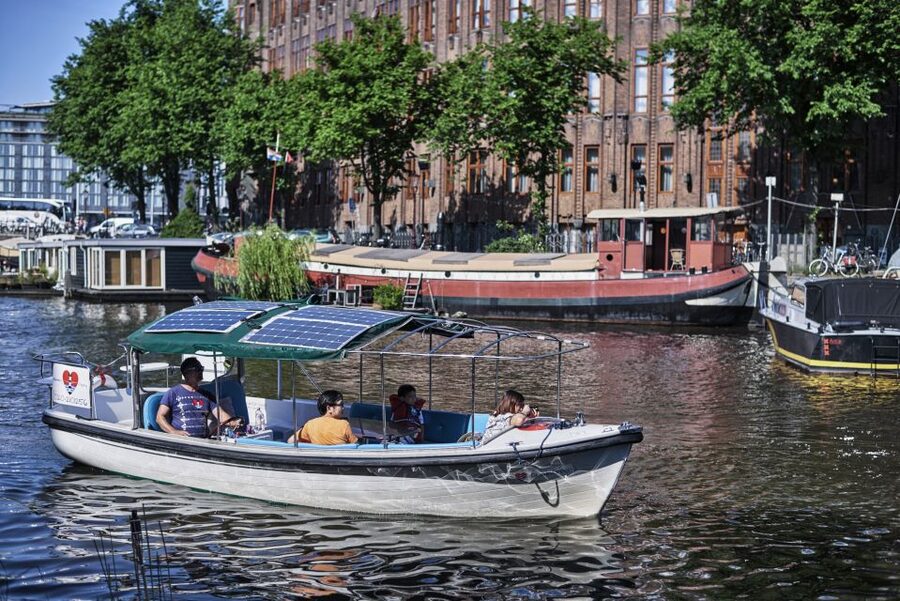Amsterdam: Private Canal Tour - Drinks, snacks, and the comfort factor