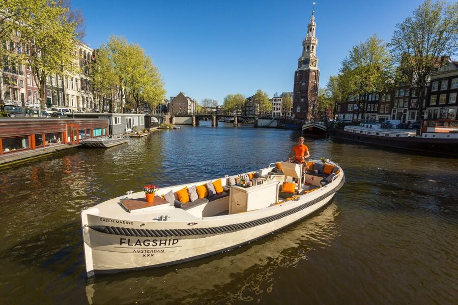 Amsterdam: Private Cruise with Drinks & Pizza or Burger - Seeing Amsterdam from a private open boat