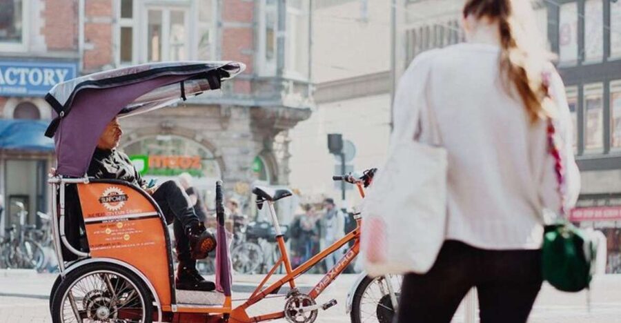Amsterdam: Private Guided City Tour by Pedicab - The historic center, Damrak, and Dam Square