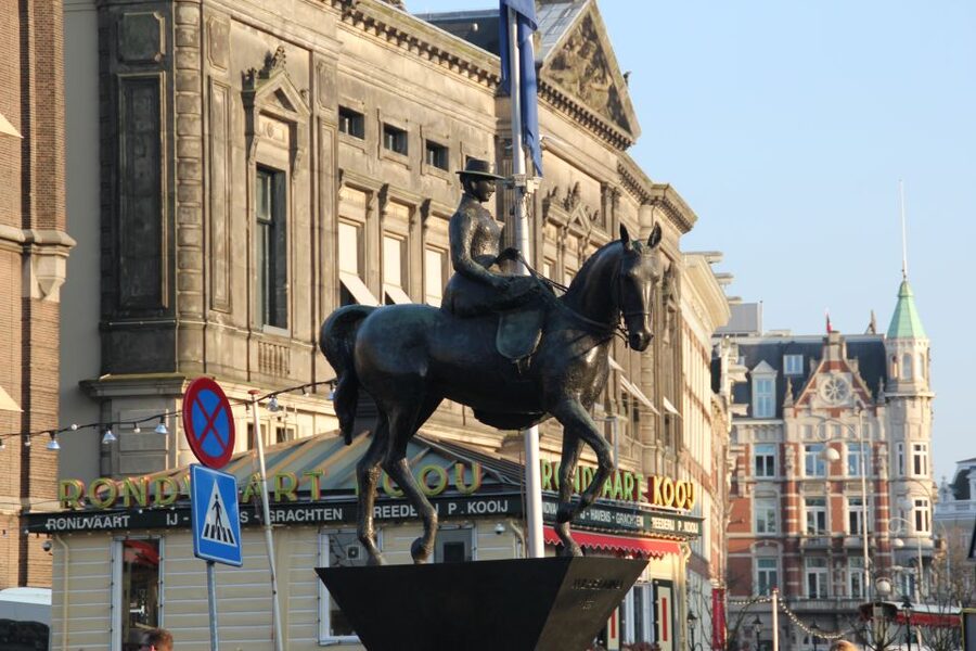 Amsterdam: Private Hidden Gems Discovery Tour - Starting with Amsterdam’s central story
