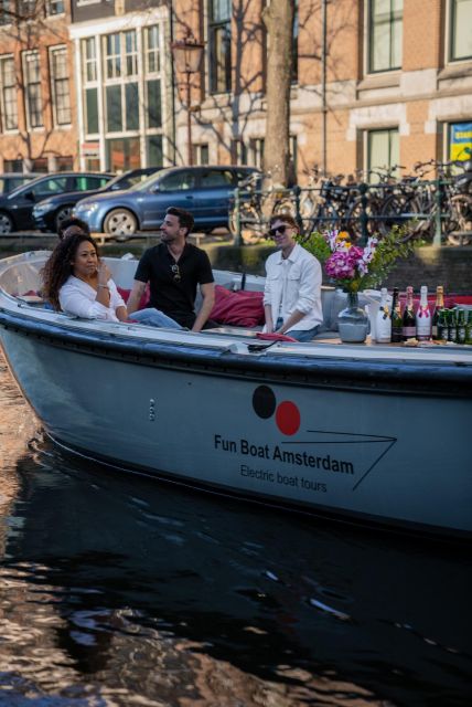 Amsterdam: Private Luxury Cruise with BBQ and Drinks - What the live-cooking BBQ includes